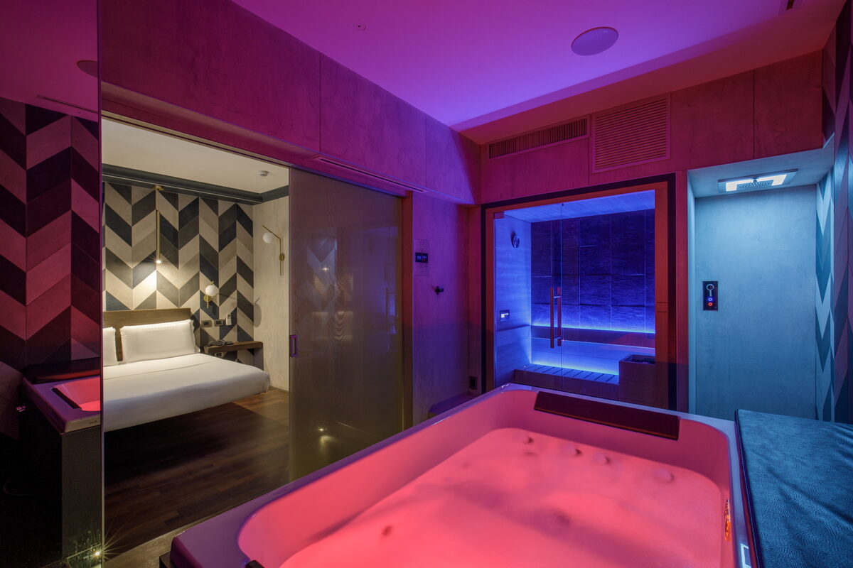 Sauna finlandese privata con cromoterapia nella Suite Wellness 416
